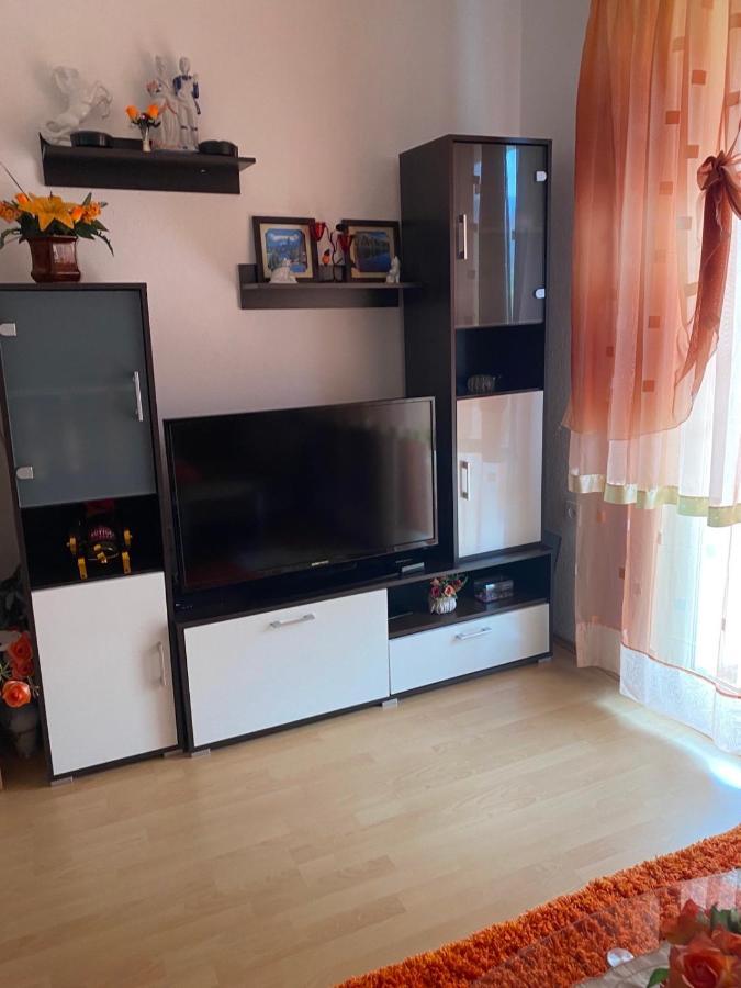 Apartment Green Oasis - Free Parking, Fruit Garden, Gratis Fruit, Bbq, Capacity Max 4 People